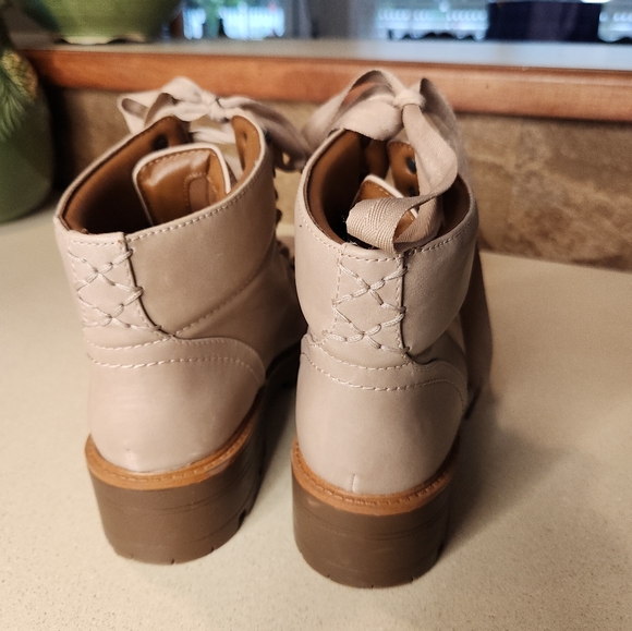 Indigo Road Iritzel Dusty Rose Lace Up Heeled Combat Boots  Size 9 - Picture 6 of 7